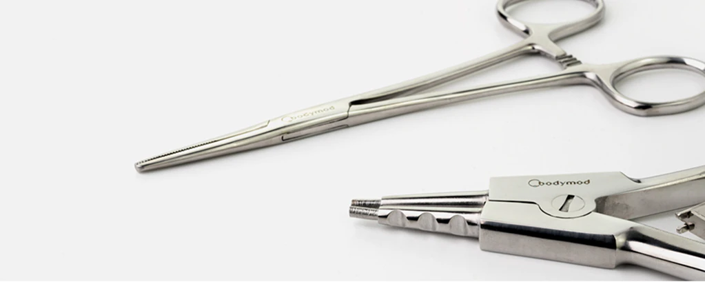Attrezzi per piercing