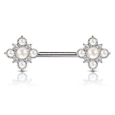 Piercing al petto con pietra a forma di fiore