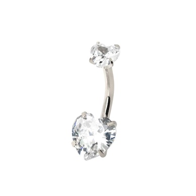 Piercing all'ombelico con cuore e filettatura interna