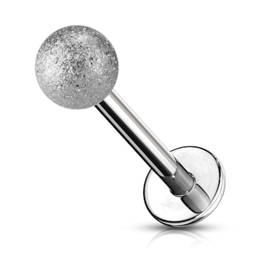Labret con look diamante.