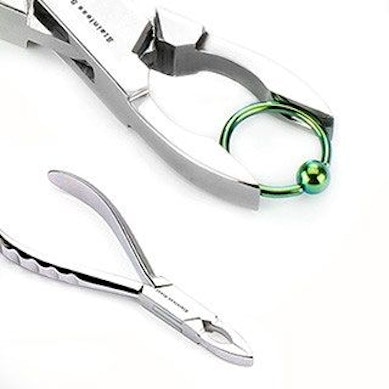 Pinza per chiudere anelli
