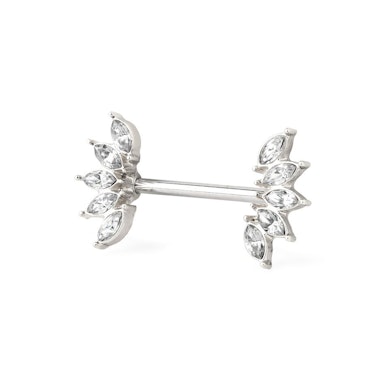 Piercing al capezzolo con ventaglio di pietre