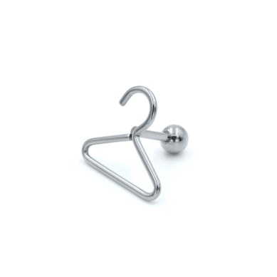 Piercing all'orecchio con appendiabiti