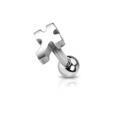 Piercing all'orecchio con grande croce