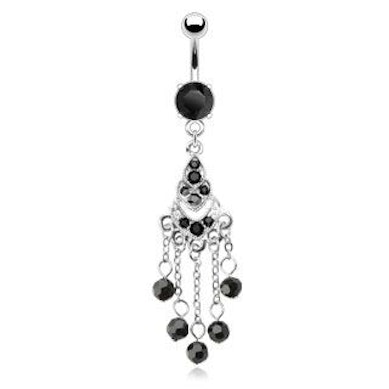 Piercing all'ombelico con catenelle e sfere nere pendenti
