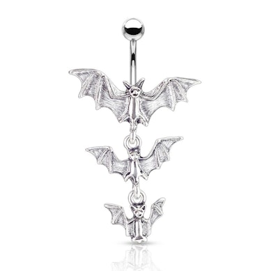 Piercing all'ombelico con tre pipistrelli