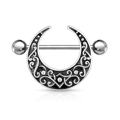 Piercing al capezzolo con mezzaluna in filigrana