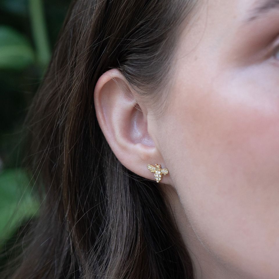 Labret filettato internamente con ape impreziosita