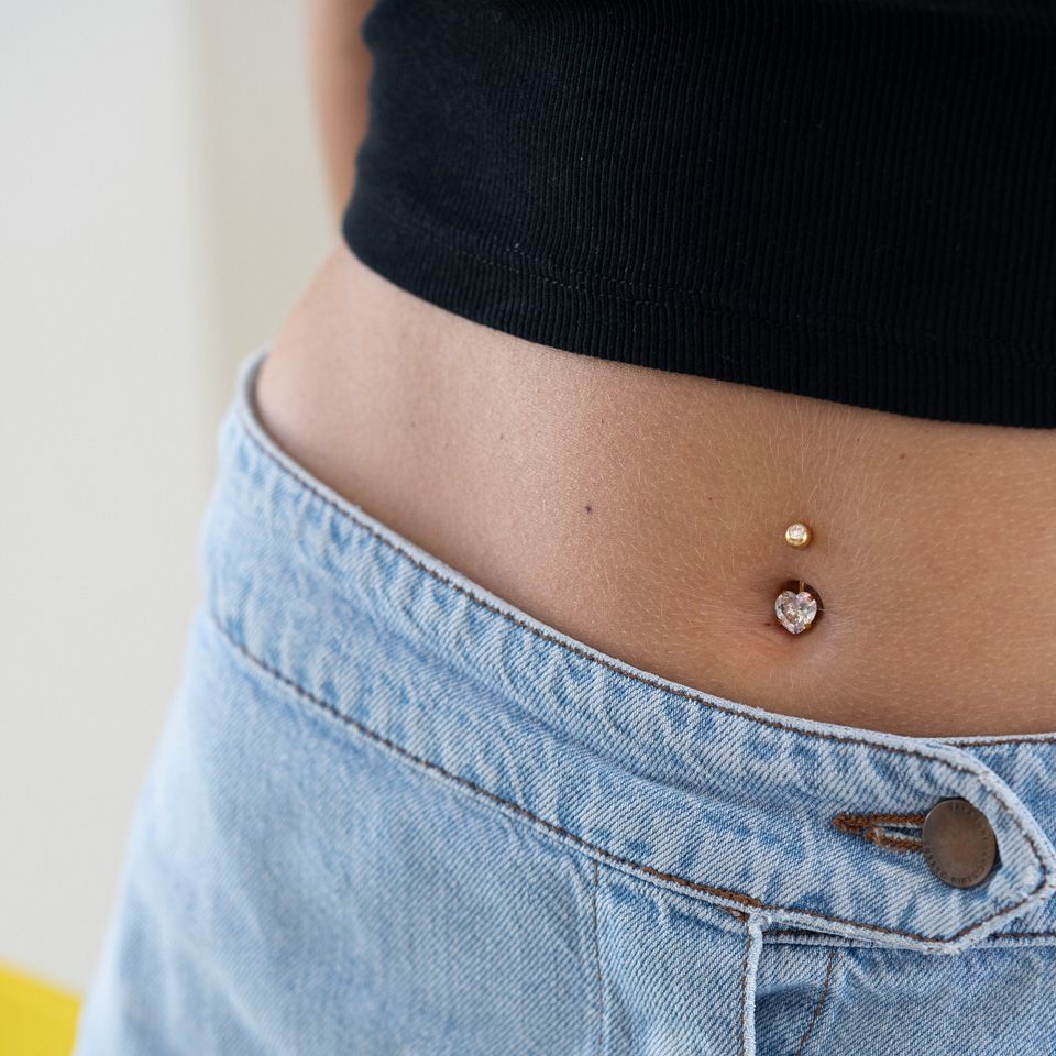 Piercing all'ombelico in vari colori con cuore