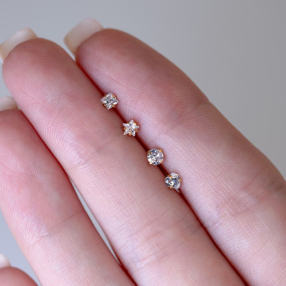 Piercing per naso in vari stili e colori