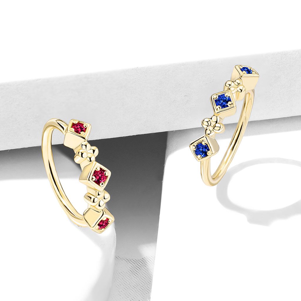 Piercing al naso con fiori e quadrati