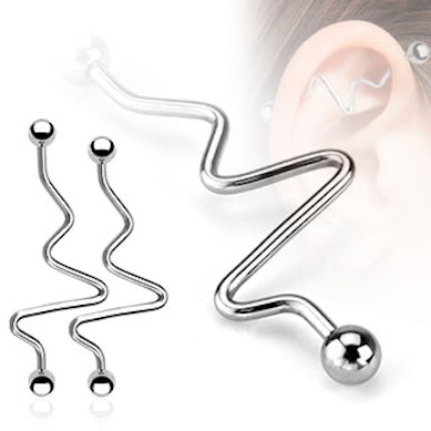 Piercing industrial a forma di tracciato cardiaco