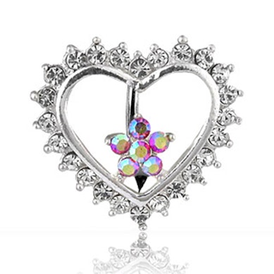 Piercing all'ombelico inverso con cuore e fiore
