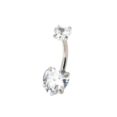 Piercing all'ombelico con cuore e filettatura interna