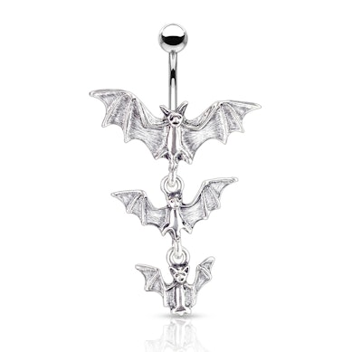 Piercing all'ombelico con tre pipistrelli
