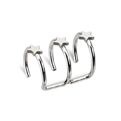 Fake piercing all'orecchio con stelle