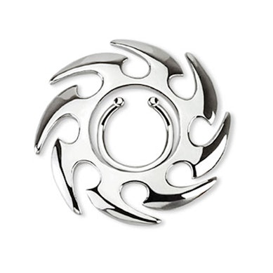 Finto piercing al capezzolo con sole tribale