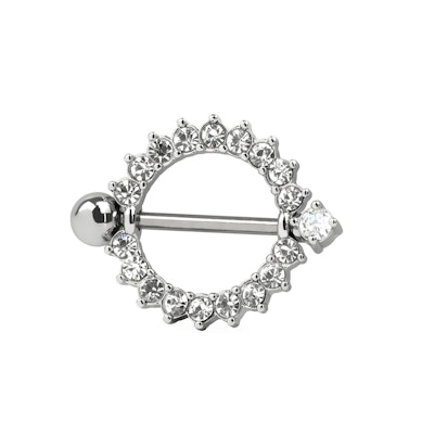 Piercing al capezzolo con scudo tondo e pietre trasparenti