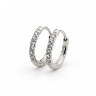 Paio di cerchi huggie in acciaio chirurgico con pietre