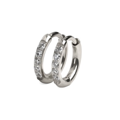 Coppia di cerchi huggie in titanio con pietre