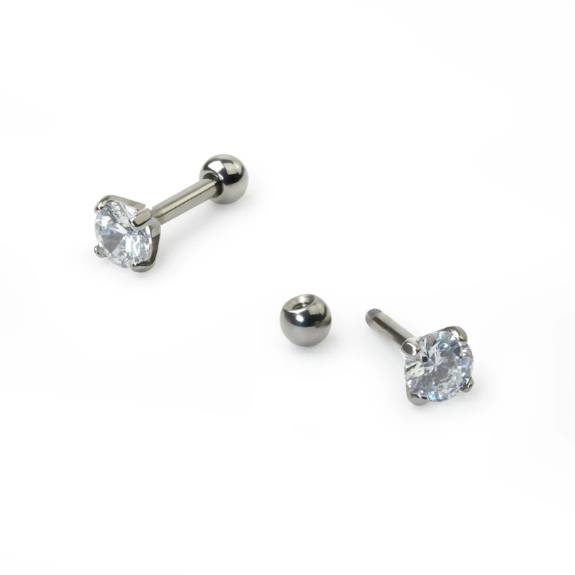 Piercing all'orecchio in titanio con pietra rotonda