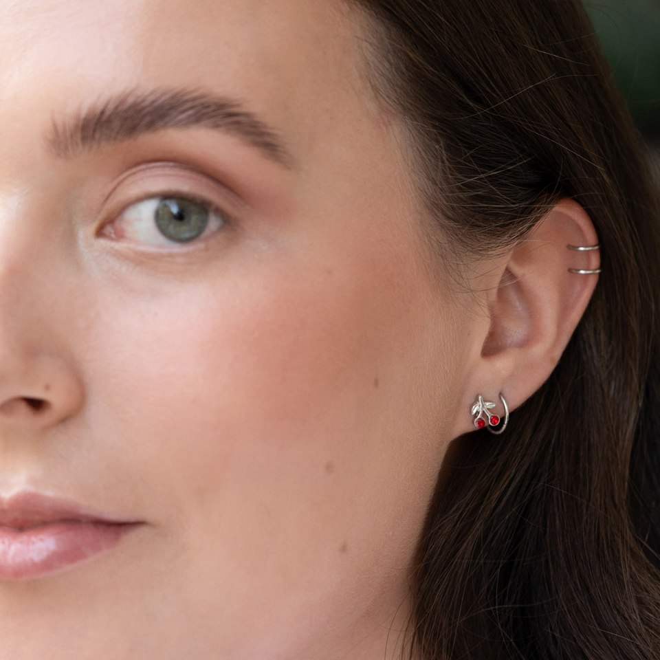Gioiello per tragus con ciliegie rosse