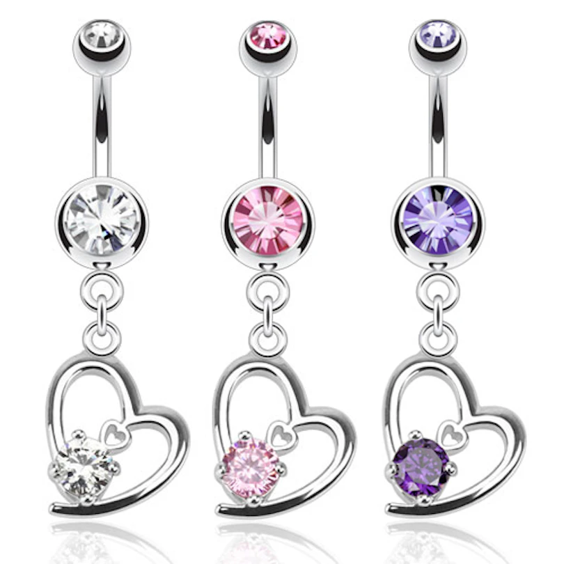 Piercing all'ombelico con cuori e pietra