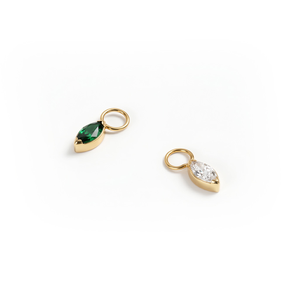 Charm in titanio con pietra taglio marquise