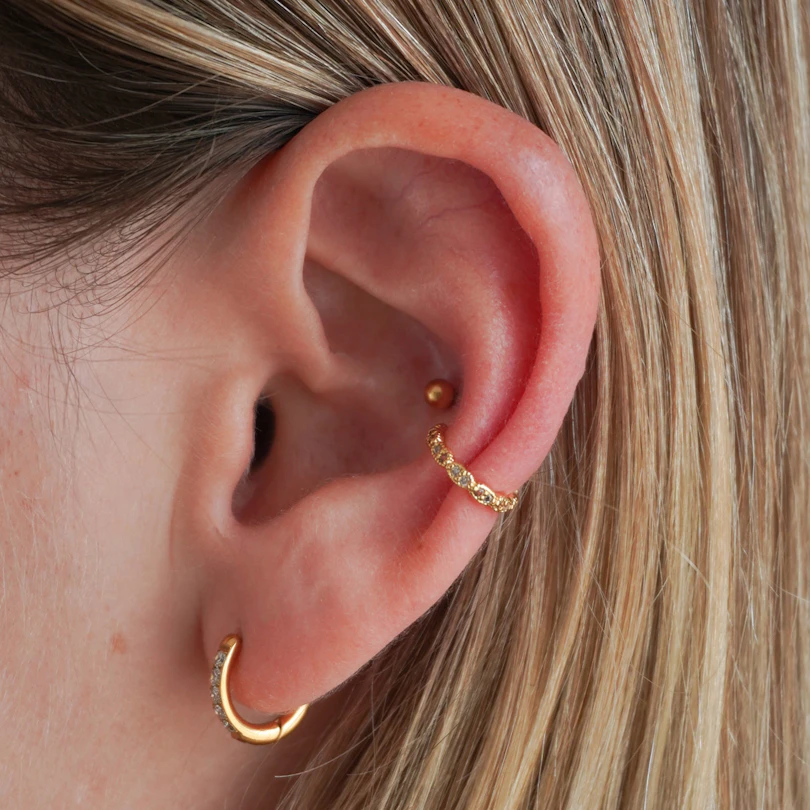 Delicato ear cuff con coppie di pietre