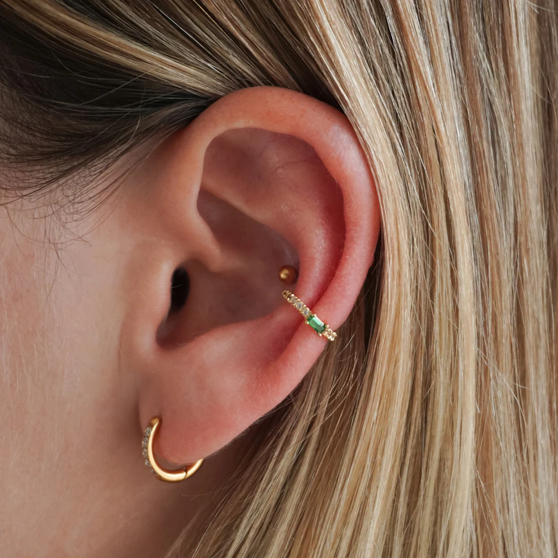 Ear cuff con pietra verde