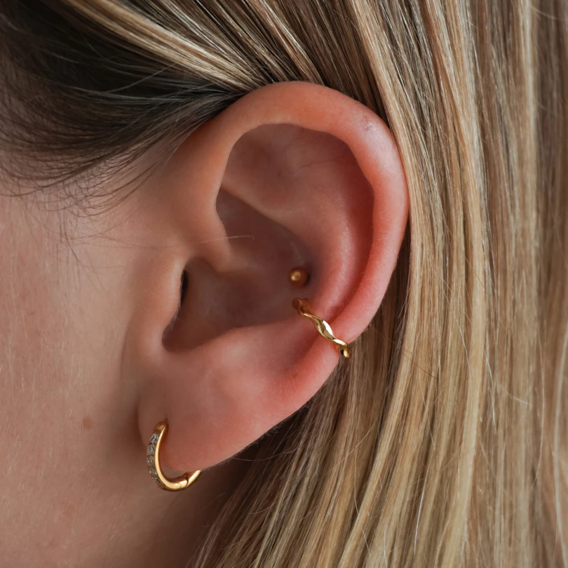 Ear cuff minimal con design twist