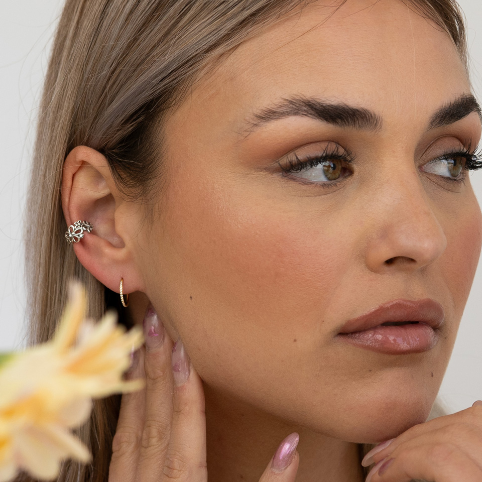 Earcuff in acciaio churgico con motivo a fiori