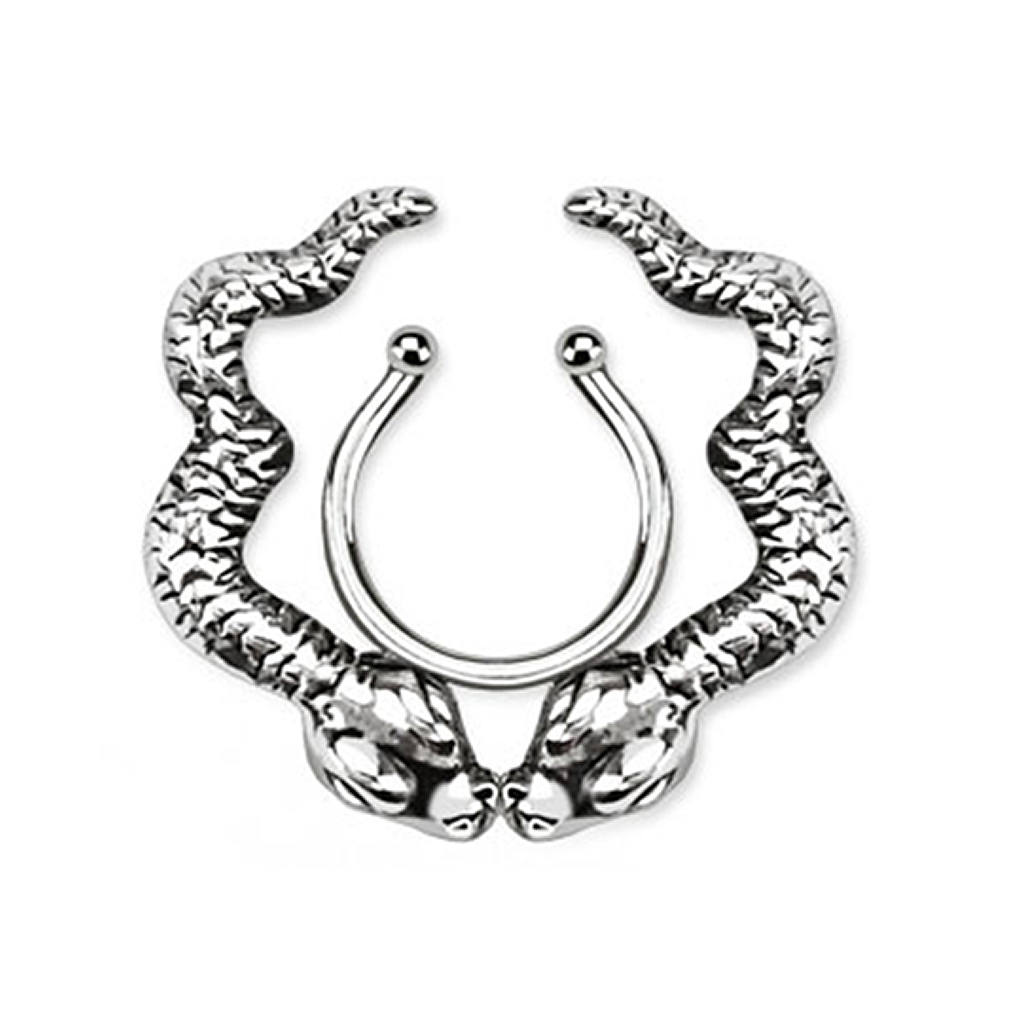 Fake piercing al capezzolo con serpenti