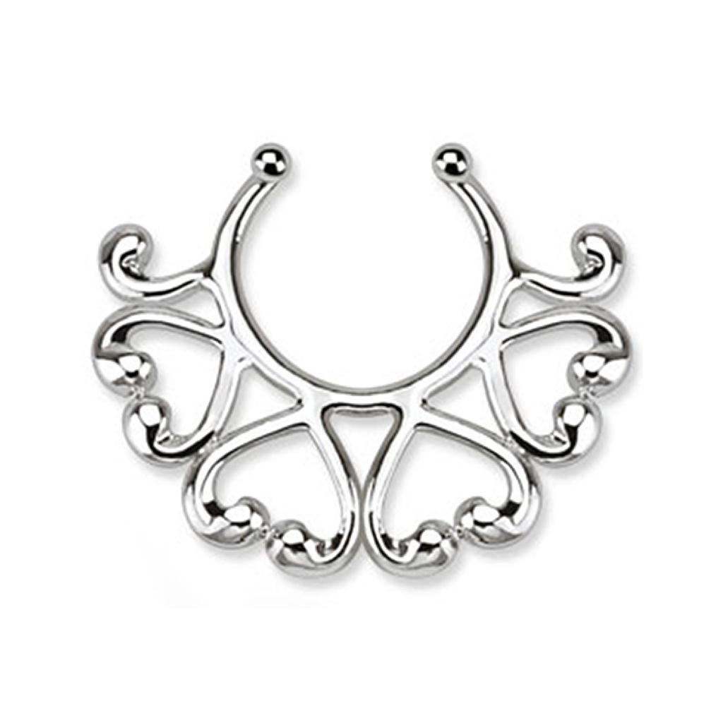 Fake piercing al capezzolo con mezzo bordo di cuori