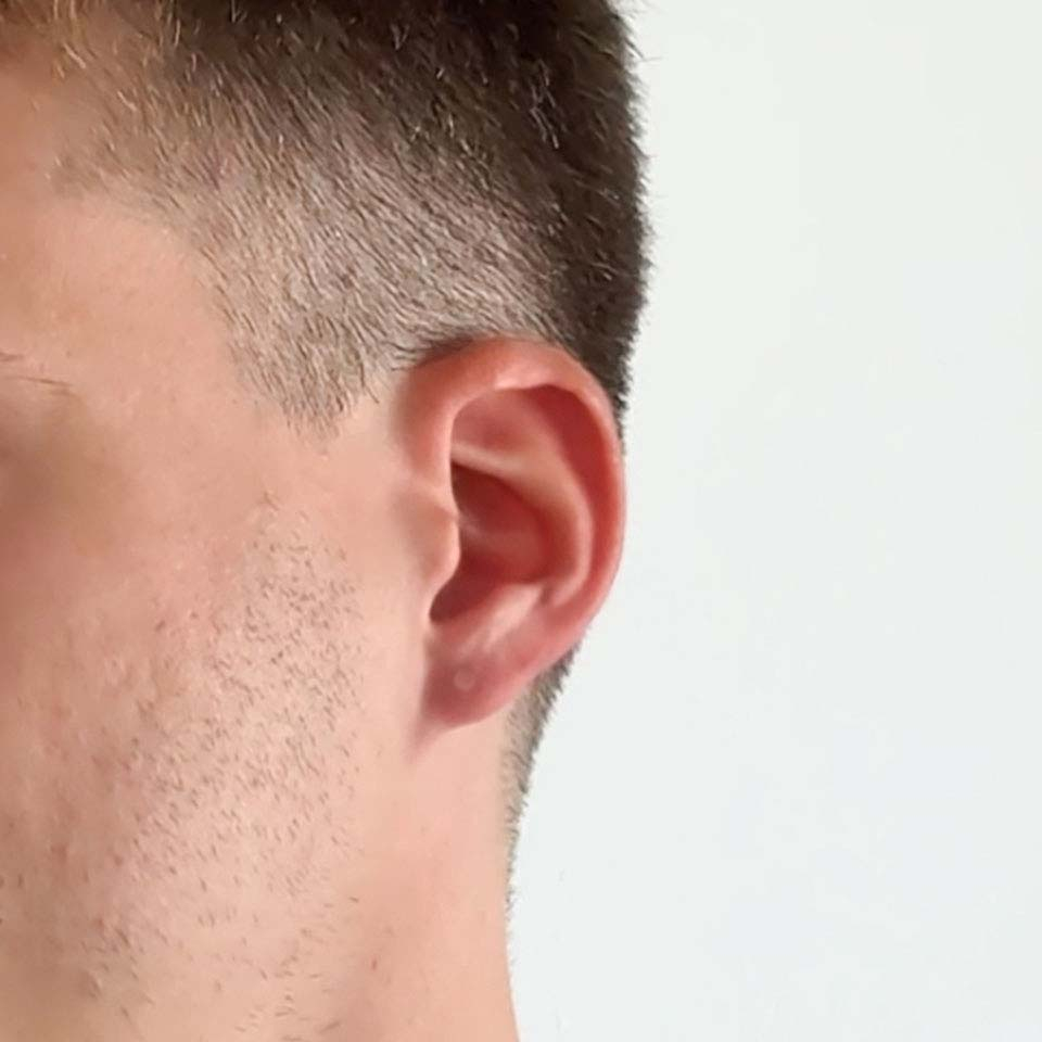 Retainer per labret push in
