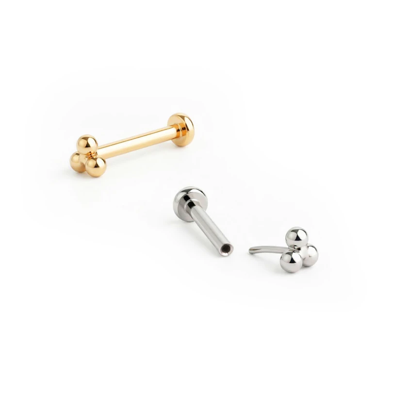 Labret push-in in titanio con top di sfere a triangolo