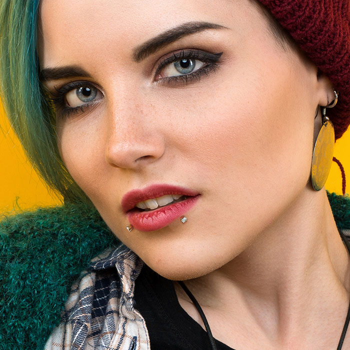 Labret con barra in bioplastica e top in oro 14K