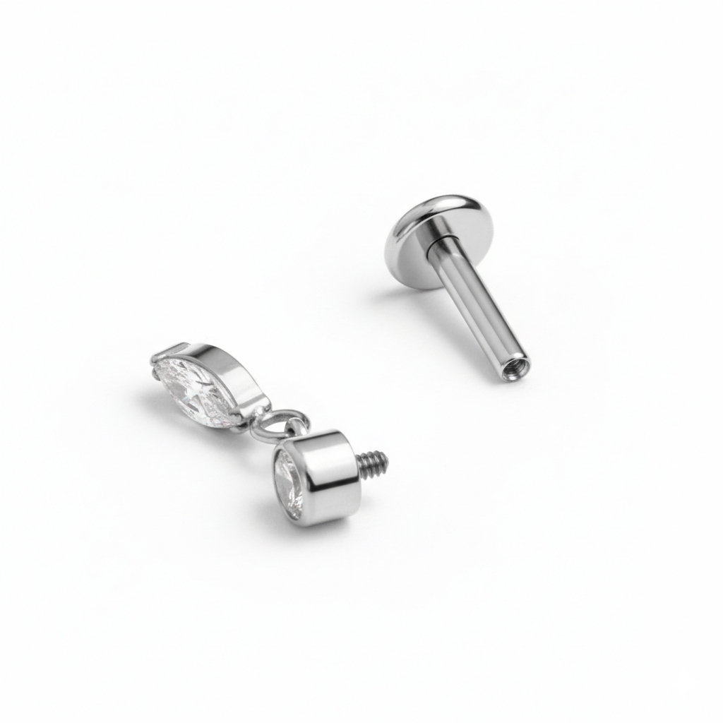 Labret in titanio con pietra pendente a taglio marquise