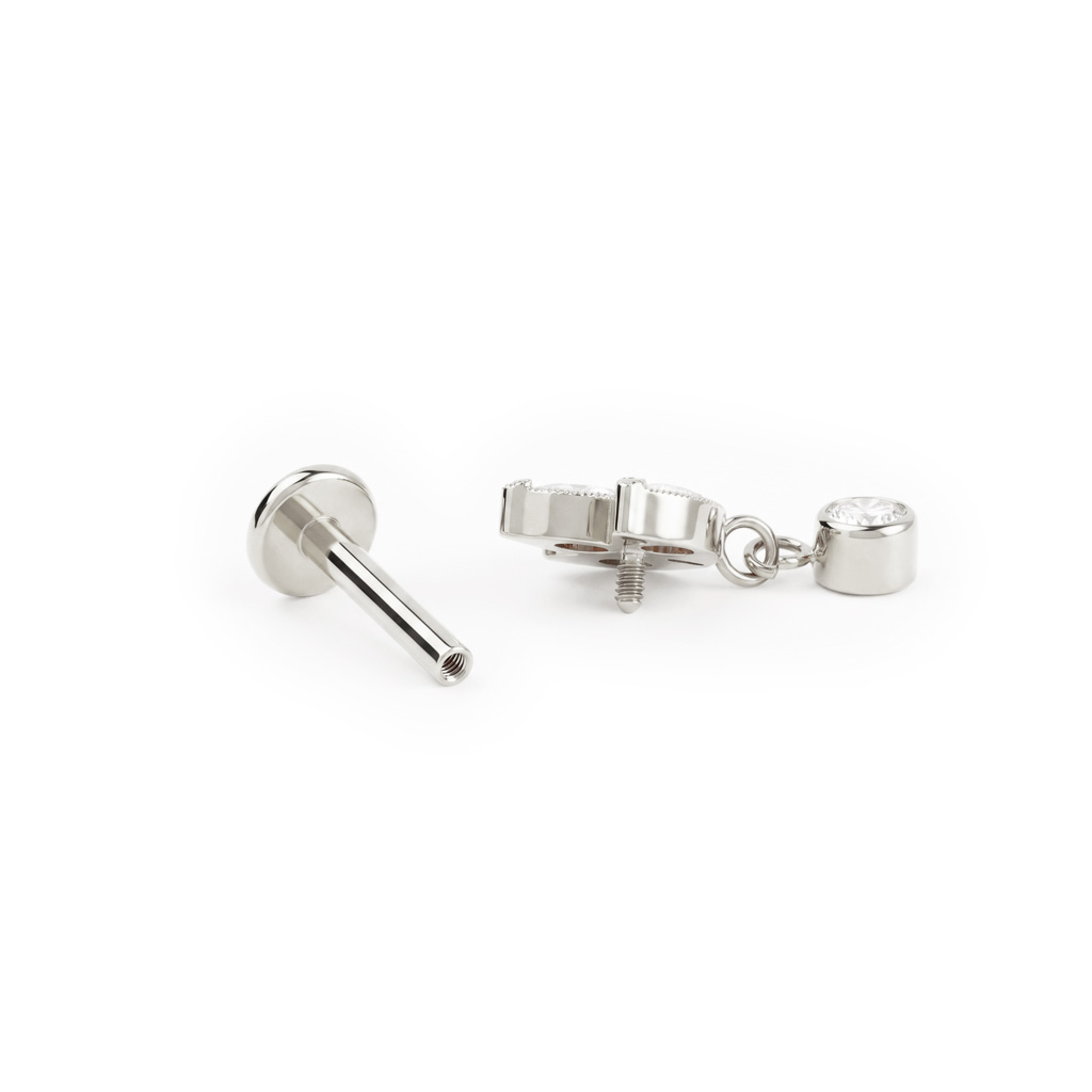 Labret in titanio con fiore di loto e pietra pendente
