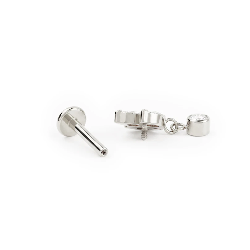 Labret in titanio con fiore di loto e pietra pendente