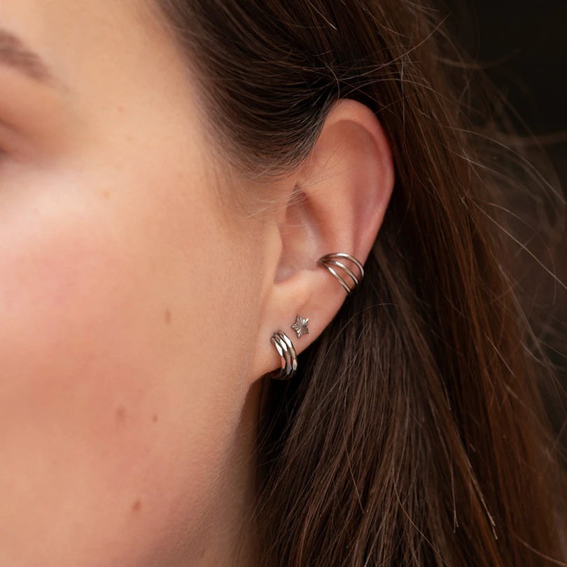 Labret in titanio con top a stella e design strutturato