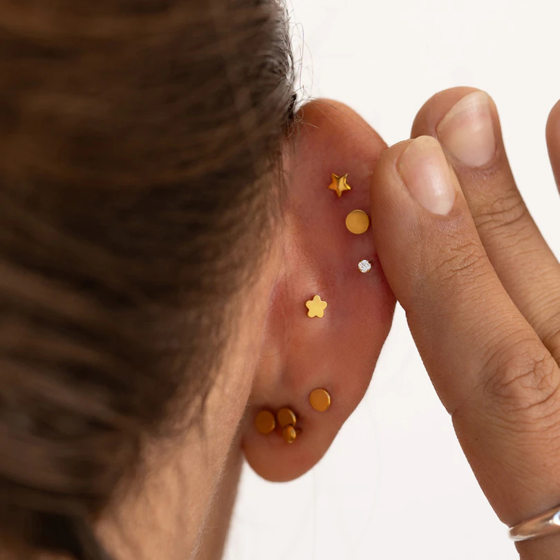 Labret push-in in titanio con pietra e disco posteriore a stella