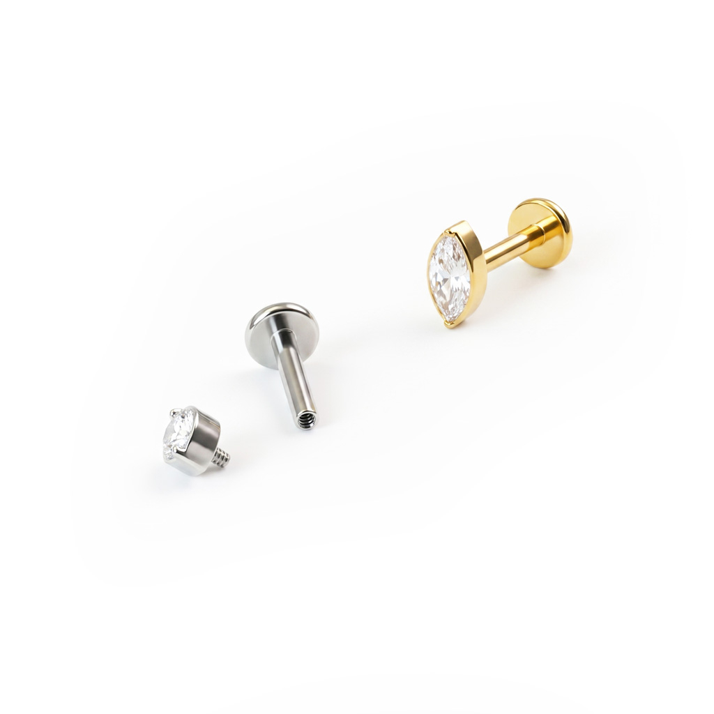 Labret in titanio con pietra marquise