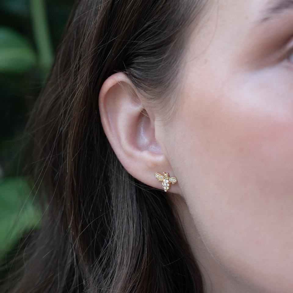 Labret filettato internamente con ape impreziosita