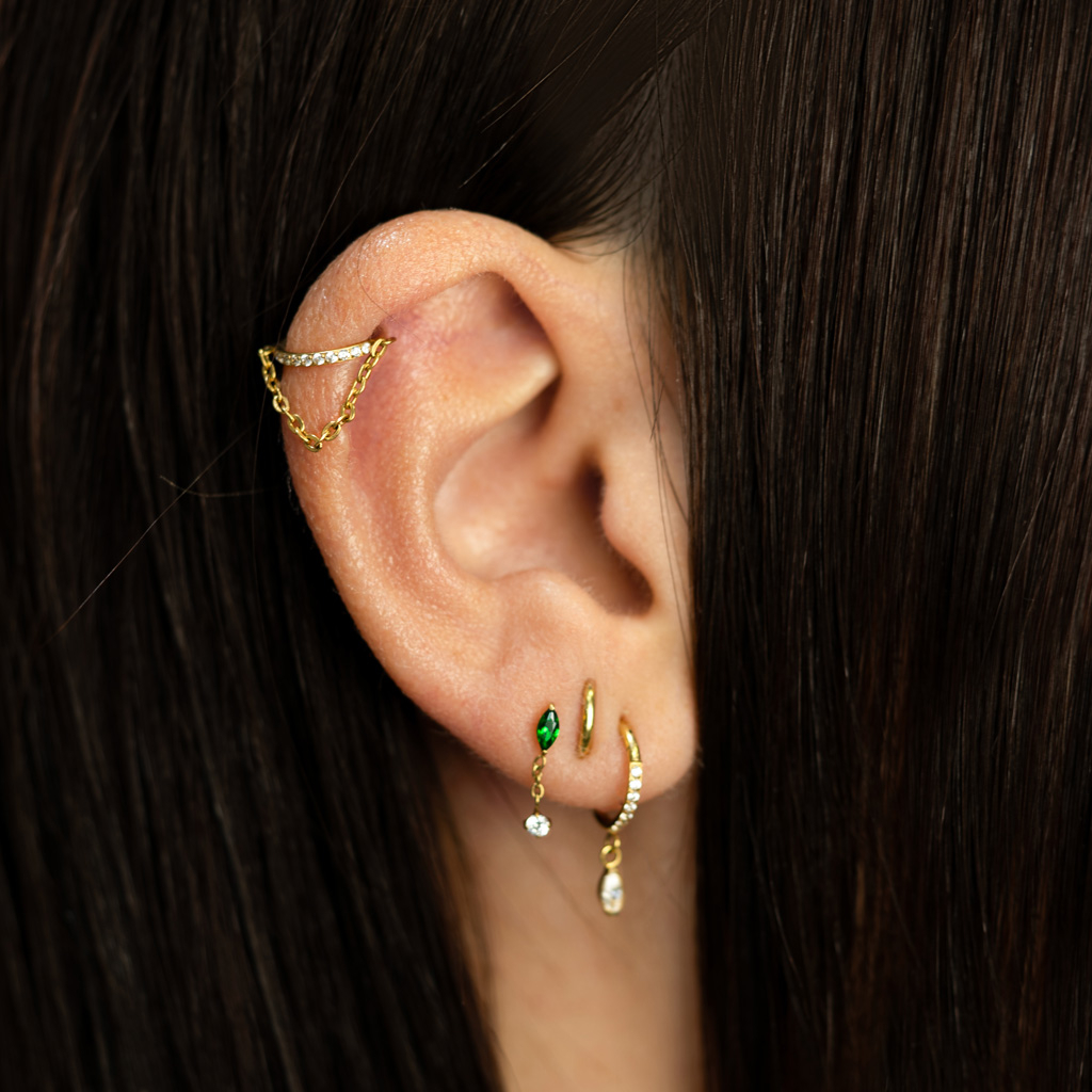 Labret in titanio con pietra color smeraldo e pendente