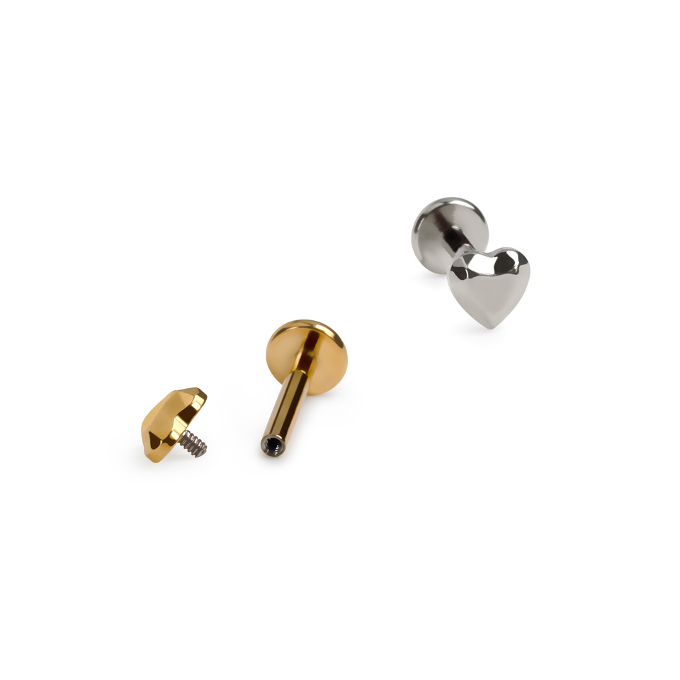 Labret in titanio con cuore sfaccettato