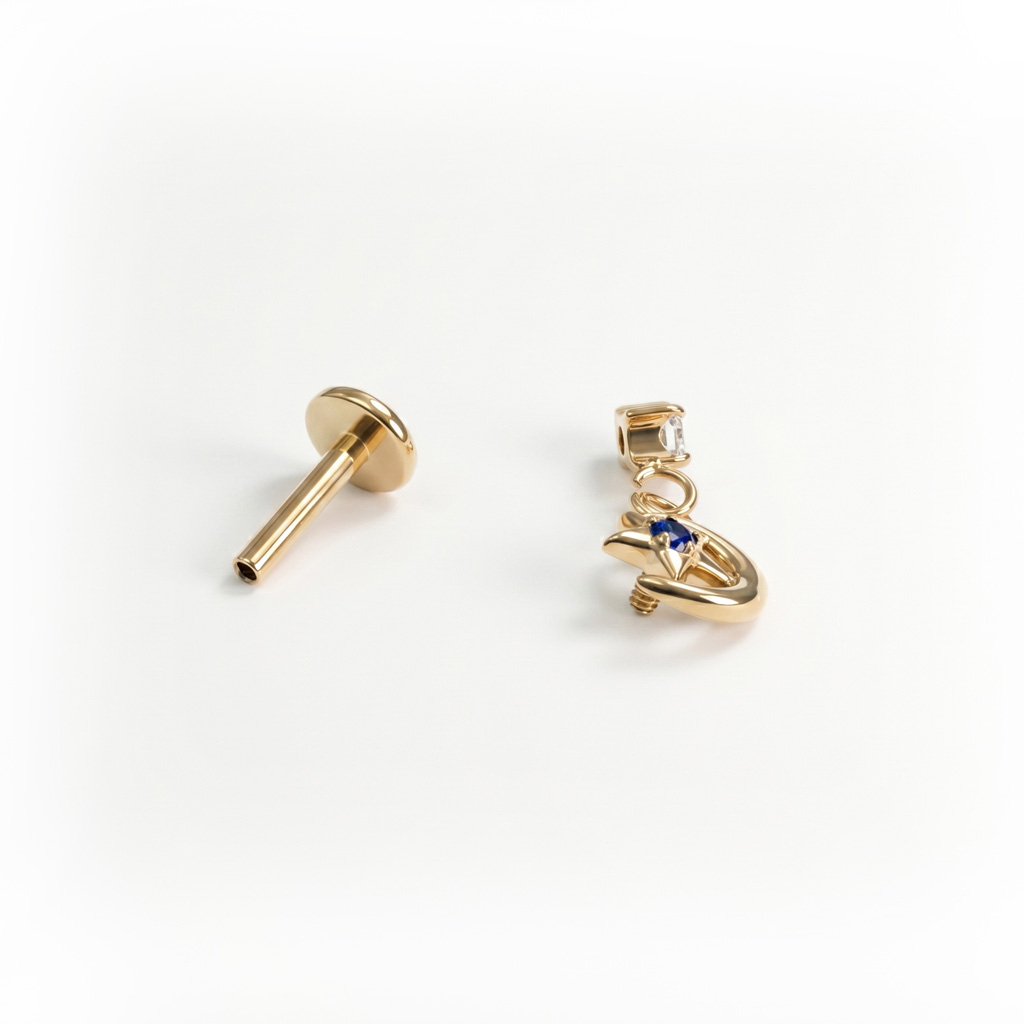 Labret in titanio con luna, stella e charm