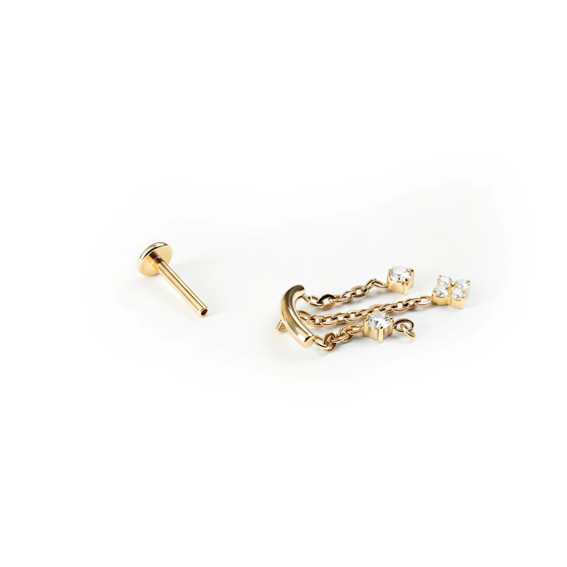 Labret in titanio con fiore e charm per helix nascosto