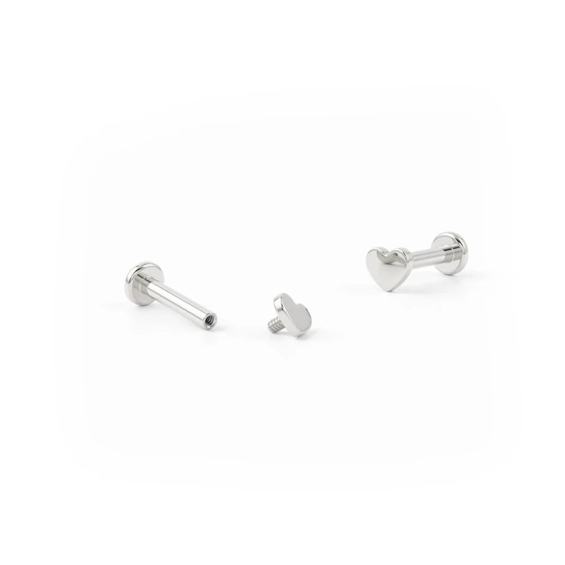 Labret in titanio con filettatura interna e top in vari design