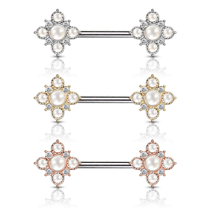 Piercing al petto con pietra a forma di fiore